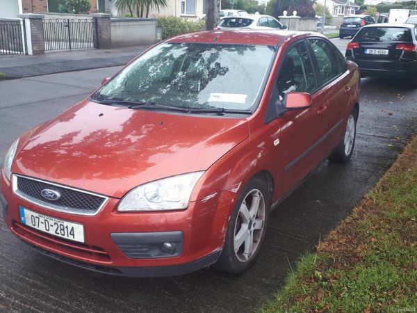 Ford Focus Saloon, Petrol, 2007, Red