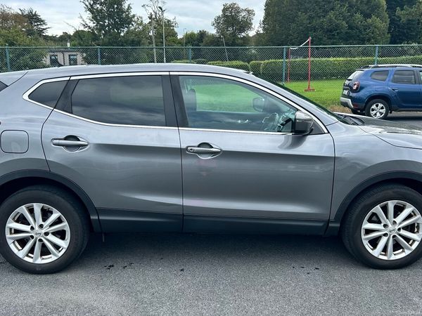 Nissan Qashqai Hatchback, Diesel, 2014, Grey