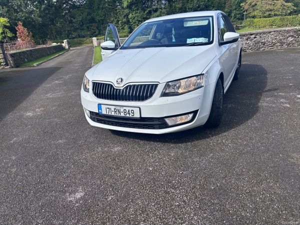 Skoda Octavia Saloon, Diesel, 2017, White