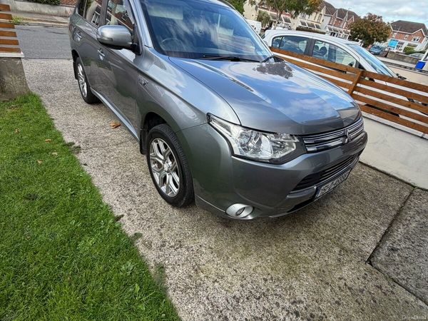 Mitsubishi Outlander SUV, Petrol Plug-in Hybrid, 2015, Grey