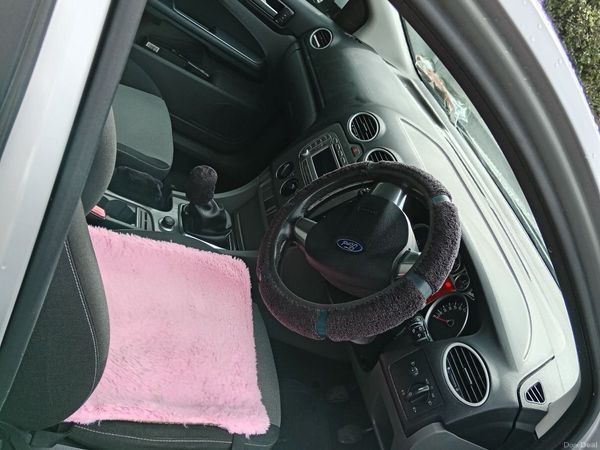 Ford Focus Hatchback, Diesel, 2010, Silver