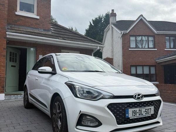 Hyundai i20 Hatchback, Petrol, 2019, White