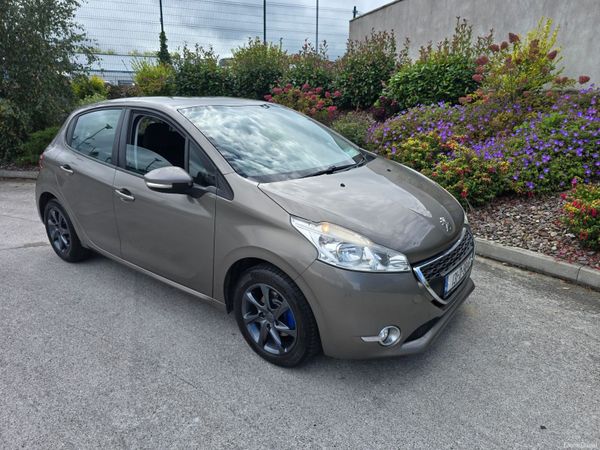 Peugeot 208 Hatchback, Petrol, 2013, Grey
