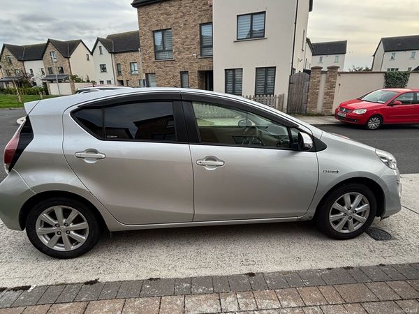 Toyota Aqua Hatchback, Petrol Hybrid, 2015, Silver