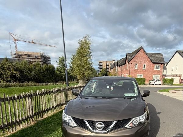 Nissan Qashqai Hatchback, Petrol, 2015, Brown