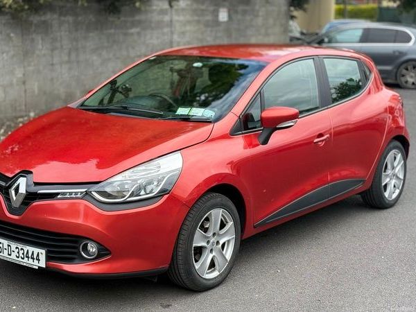 Renault Clio Hatchback, Petrol, 2015, Red