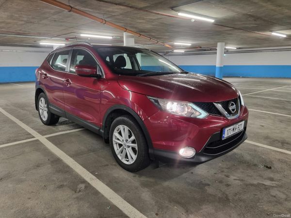 Nissan Qashqai SUV, Diesel, 2017, Red