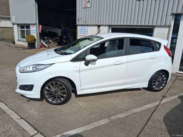 Ford Fiesta Hatchback, Petrol, 2017, White