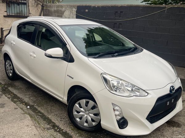 Toyota Aqua Hatchback, Petrol Hybrid, 2015, White