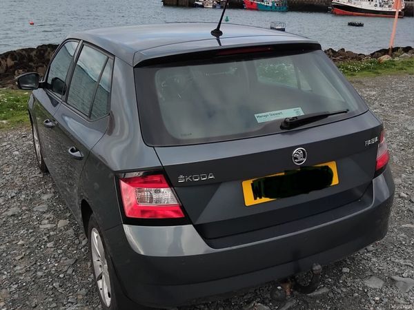 Skoda Fabia Hatchback, Petrol, 2015, Grey