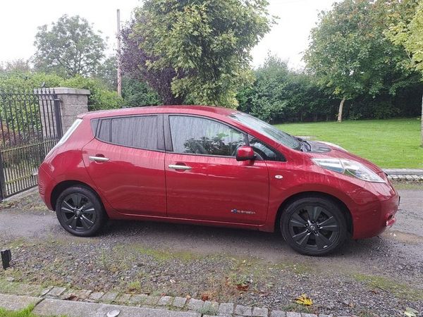 Nissan Leaf Hatchback, Electric, 2015, Red