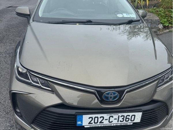 Toyota Corolla Saloon, Petrol Hybrid, 2020, Green