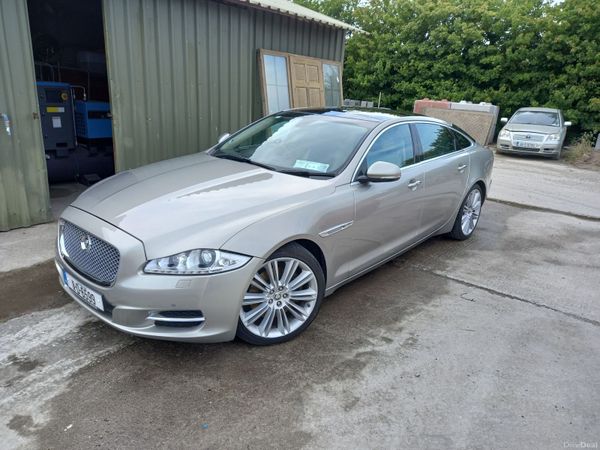 Jaguar XJ Saloon, Diesel, 2011, Gold