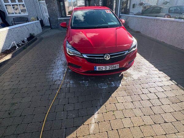 Vauxhall Astra Hatchback, Petrol, 2016, Red