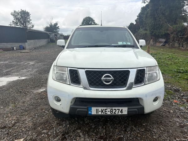 Nissan Navara Crew Cab, Diesel, 2011, White