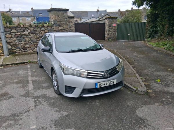 Toyota Corolla Saloon, Petrol, 2015, Silver