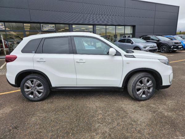 Suzuki Vitara Hatchback, Petrol Hybrid, 2022, White