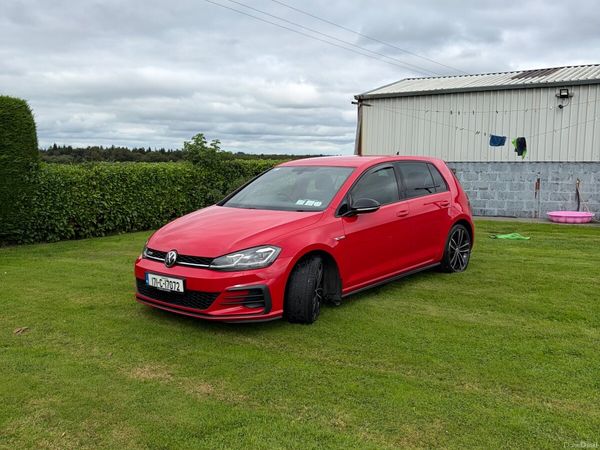 Volkswagen Golf Hatchback, Diesel, 2017, Red