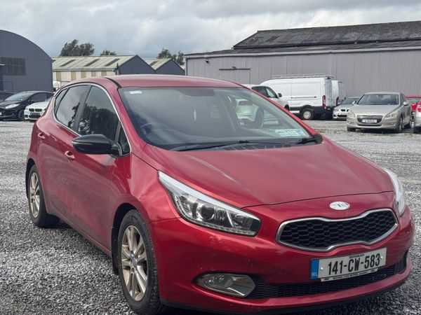Kia Ceed Hatchback, Diesel, 2014, Red