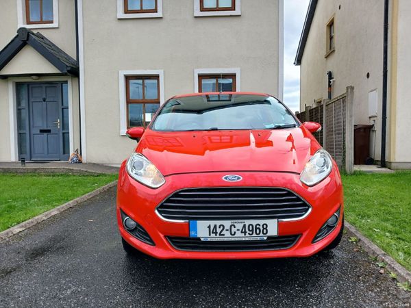 Ford Fiesta Hatchback, Diesel, 2014, Red