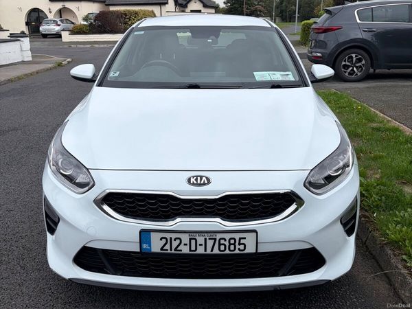 Kia Ceed Hatchback, Diesel Hybrid, 2021, White
