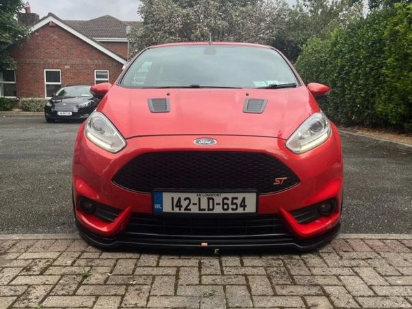 Ford Fiesta Hatchback, Petrol, 2014, Orange