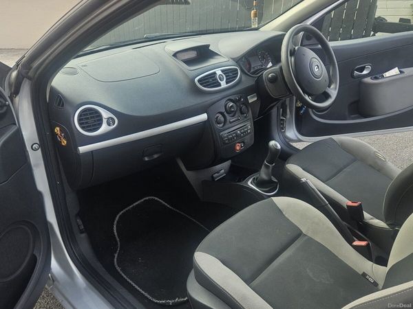 Renault Clio Hatchback, Ethanol Petrol, 2012, Silver