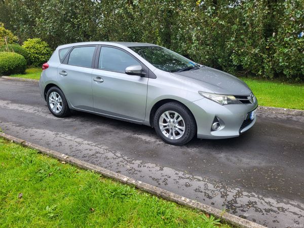 Toyota Auris Hatchback, Diesel, 2013, Grey