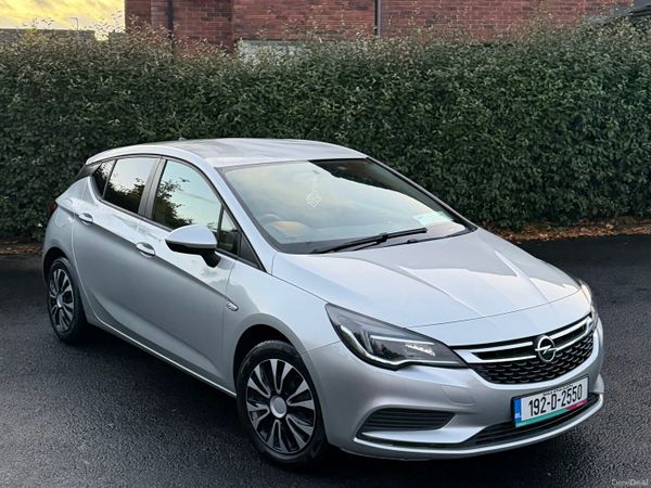 Opel Astra Hatchback, Petrol, 2019, Grey