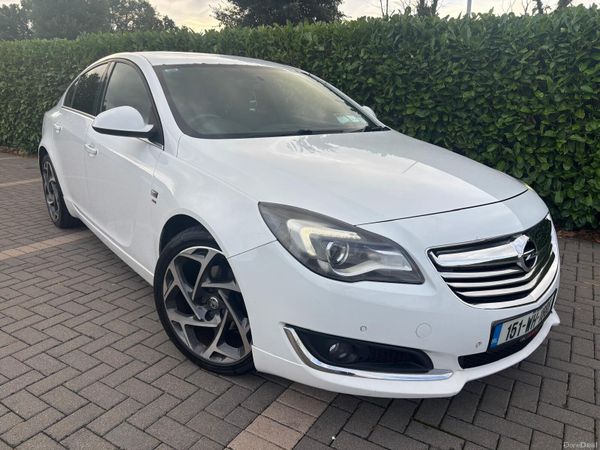 Vauxhall Insignia Hatchback, Diesel, 2015, White