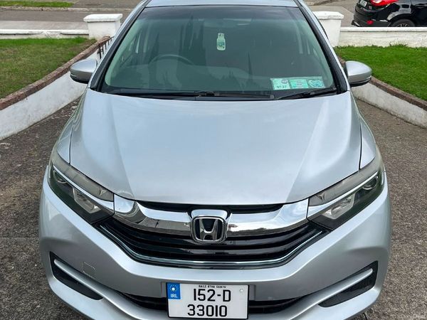 Honda Shuttle MPV, Petrol Hybrid, 2015, Silver