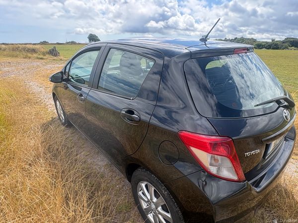Toyota Yaris Hatchback, Petrol, 2014, Black
