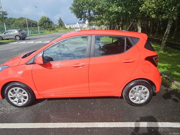 Hyundai i10 Hatchback, Petrol, 2018, Red