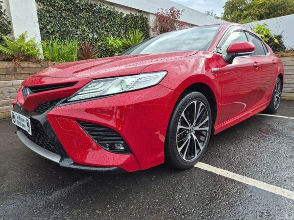 Toyota Camry Saloon, Petrol Hybrid, 2020, Red