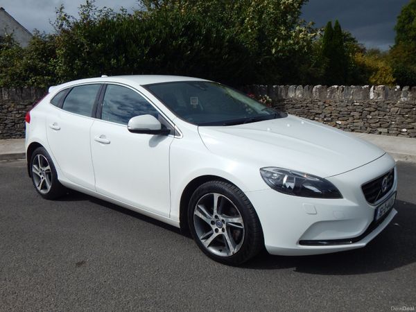 Volvo V40 Hatchback, Diesel, 2016, White