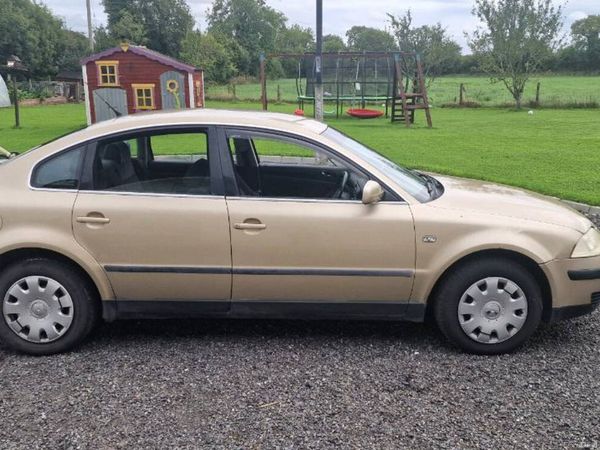 Volkswagen Passat Saloon, Diesel, 2003, Gold