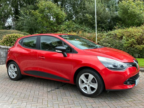 Renault Clio Hatchback, Petrol, 2016, Red