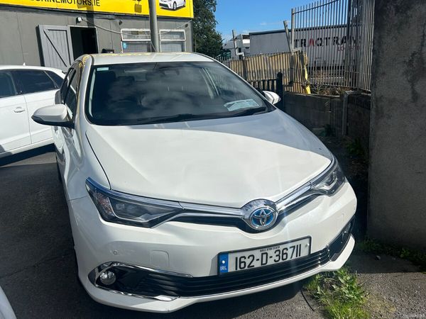 Toyota Auris Hatchback, Petrol Hybrid, 2016, White