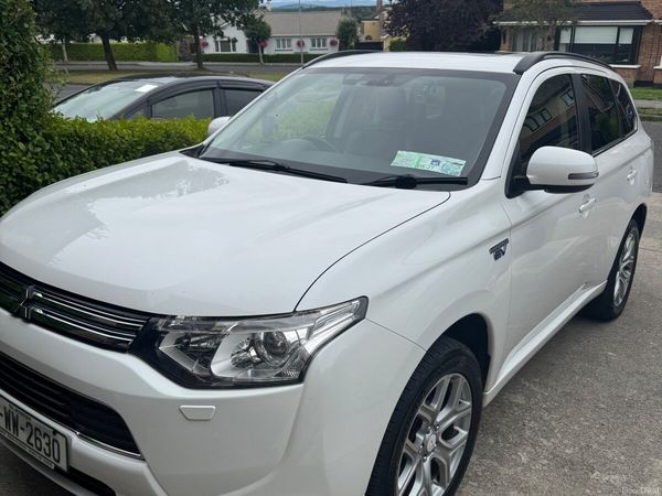 Mitsubishi Outlander SUV, Petrol Plug-in Hybrid, 2015, White