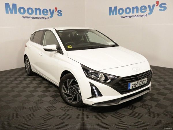 Hyundai i20 Hatchback, Petrol, 2024, White