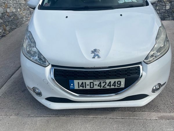 Peugeot 208 Hatchback, Petrol, 2014, White