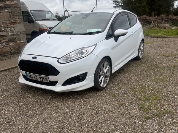 Ford Fiesta Hatchback, Diesel, 2016, White
