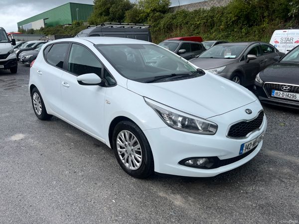 Kia Ceed Hatchback, Petrol, 2014, White