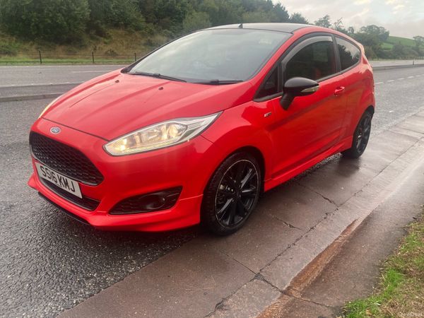 Ford Fiesta Hatchback, Petrol, 2016, Red