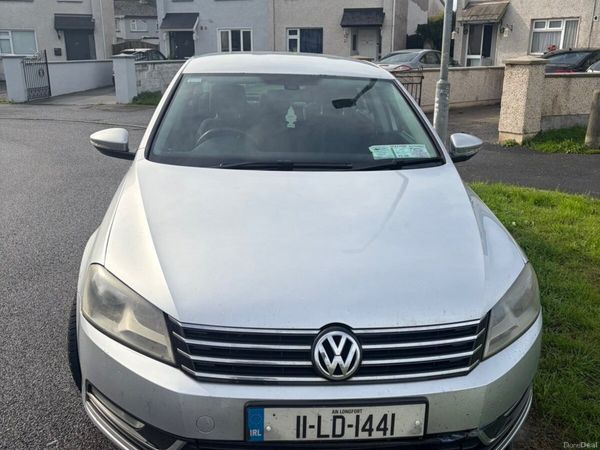 Volkswagen Passat Saloon, Diesel, 2011, Silver