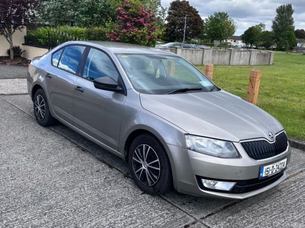 Skoda Octavia Saloon, Petrol, 2015, Beige
