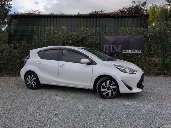 Toyota Aqua Hatchback, Petrol Hybrid, 2020, White