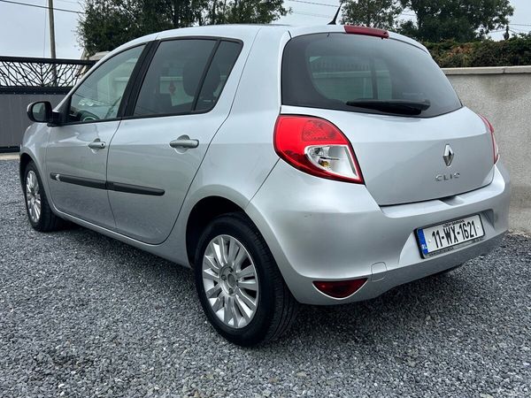 Renault Clio Hatchback, Petrol, 2011, Silver