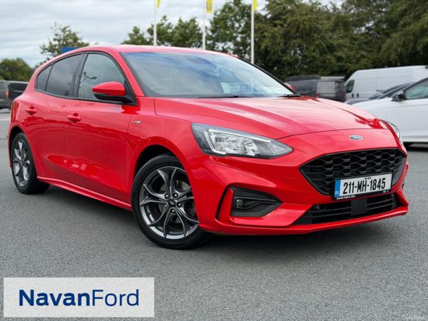 Ford Focus Hatchback, Diesel, 2021, Red