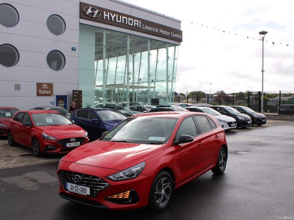 Hyundai i30 Hatchback, Petrol, 2021, Red